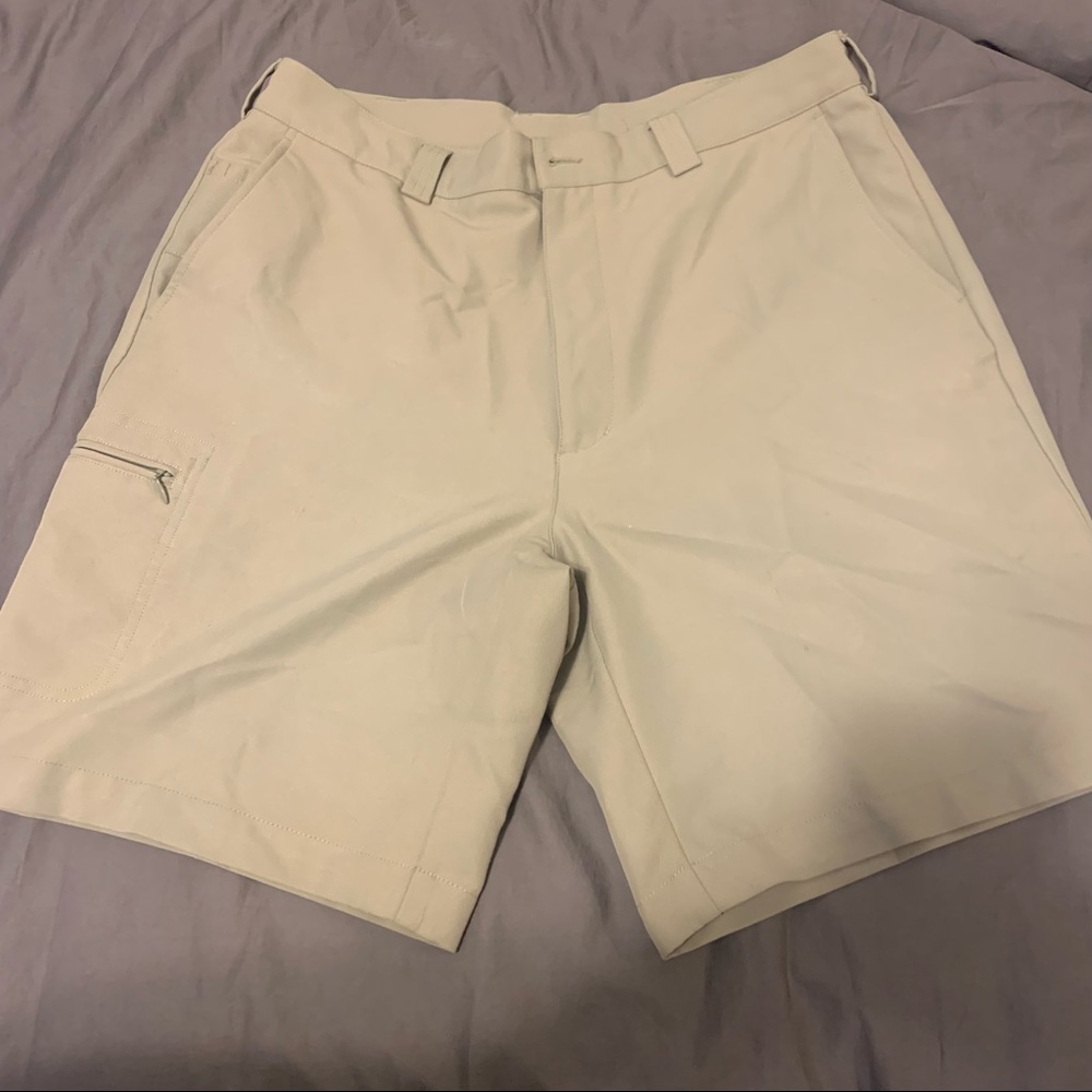 ROUNDTREE YORK MENS 34 TAN SHORTS